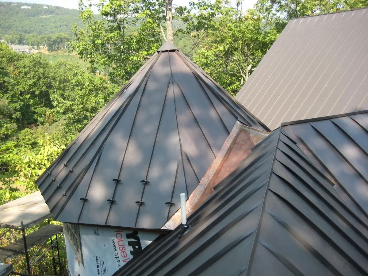 Professional Gutter Cleaning by Craftsman Roofing in Oronoko